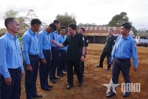 គណៈកម្មាធិការដឹកនាំលេខ ៥១៥ ខេត្ត Dak Lak ជូនពរឆ្នាំថ្មីដល់ក្រុម K៥១ ដែលកំពុងបំពេញបេសកកម្មនៅកម្ពុជា